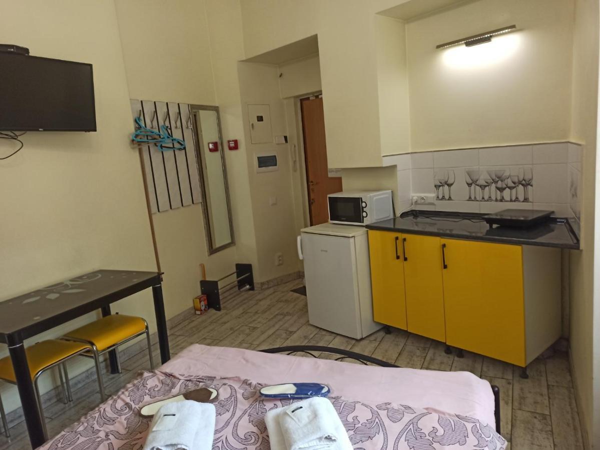 Smart Yellow Apartment-15 Хв Від Жд Вокзалу Lviv Kültér fotó